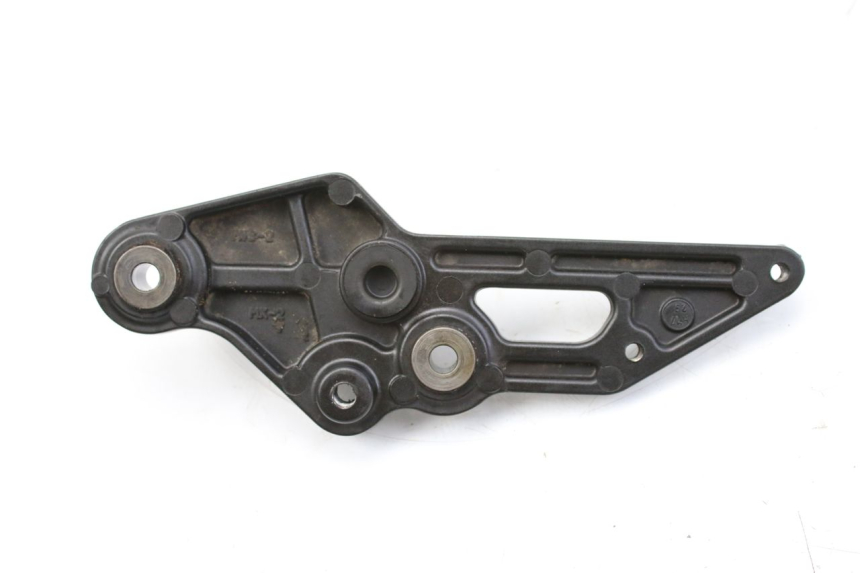 photo de SUPORTE DO DESCANSO DE PÉ DIANTEIRO ESQUERDO YAMAHA MT-07 MT07 700 (2018 - 2020) - Outro ângulo de visão