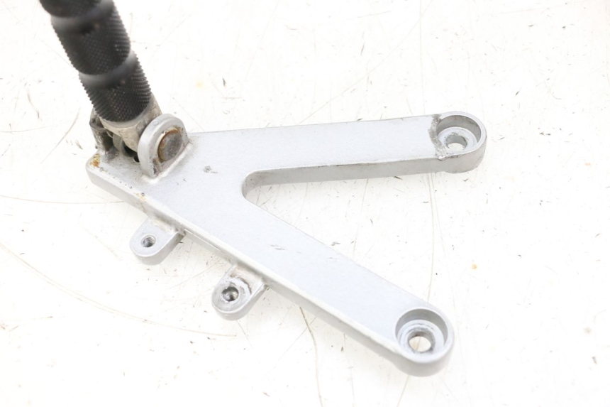 photo de SUPORTE DO DESCANSO DE PÉ DIANTEIRO ESQUERDO HONDA NSR R 125 (1994 - 2003) - Zoom do estado de desgaste