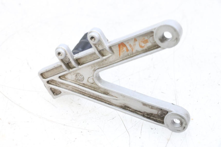 photo de SUPORTE DO DESCANSO DE PÉ DIANTEIRO ESQUERDO HONDA NSR R 125 (1994 - 2003) - Ampliação técnica
