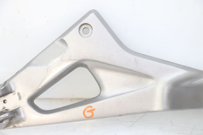 photo de SUPORTE DO DESCANSO DE PÉ DIANTEIRO ESQUERDO HONDA NTV DEAUVILLE ABS 700 (2007 - 2016) - Detalhes característicos
