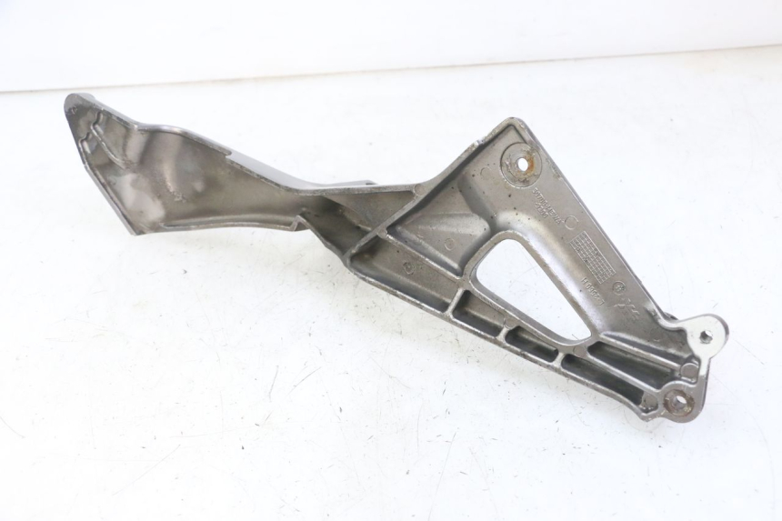 photo de SUPORTE DO DESCANSO DE PÉ DIANTEIRO ESQUERDO HONDA NTV DEAUVILLE ABS 700 (2007 - 2016) - Outro ângulo de visão