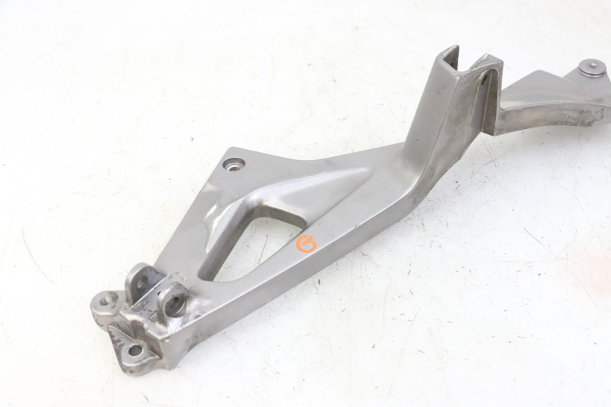 photo de SUPORTE DO DESCANSO DE PÉ DIANTEIRO ESQUERDO HONDA NTV DEAUVILLE ABS 700 (2007 - 2016) - Pontos de fixação