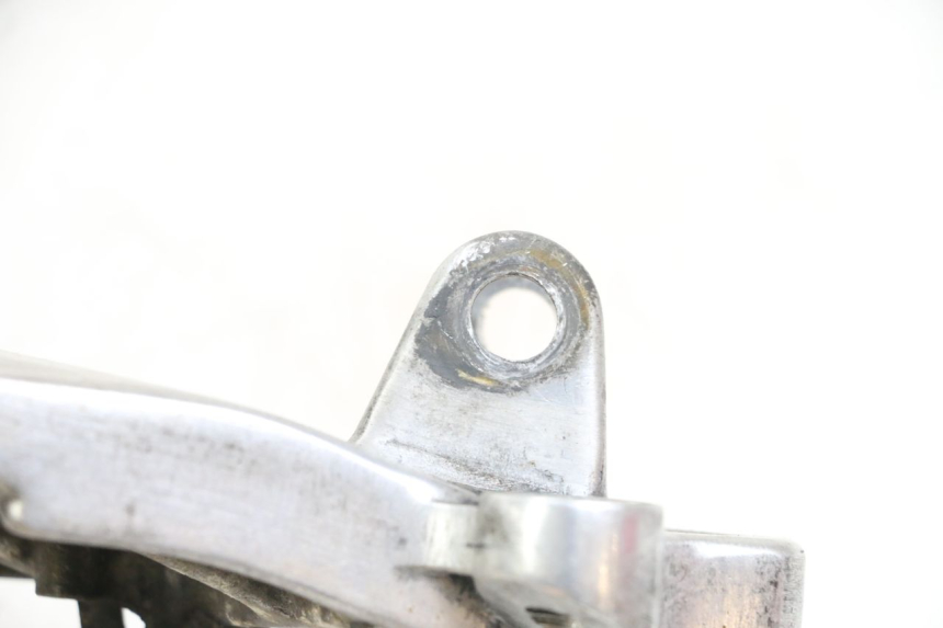 photo de SUPORTE DO DESCANSO DE PÉ DIANTEIRO ESQUERDO HONDA NTV DEAUVILLE 650 (1998 - 2001) - Detalhe da peça