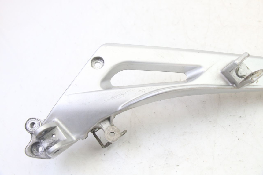 photo de SUPORTE DO DESCANSO DE PÉ DIANTEIRO ESQUERDO HONDA NTV DEAUVILLE 650 (2001 - 2006) - Detalhe da peça