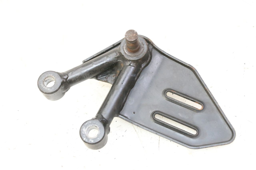 photo de SUPORTE DO DESCANSO DE PÉ DIANTEIRO ESQUERDO MAG POWER R-STREET 50 (2016 - 2025) - Detalhe da peça