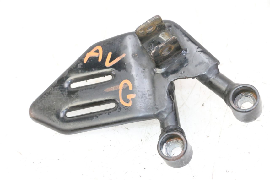 photo de SUPORTE DO DESCANSO DE PÉ DIANTEIRO ESQUERDO MAG POWER R-STREET 50 (2016 - 2025) - Outro ângulo de visão