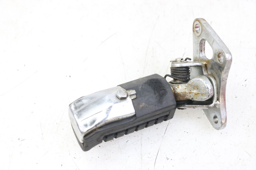 photo de SUPORTE DO DESCANSO DE PÉ DIANTEIRO ESQUERDO REGAL RAPTOR RAXTER 2 125 (2007 - 2015) - Zoom do estado de desgaste