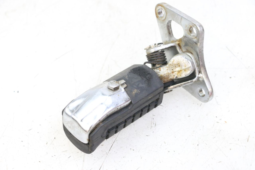 photo de SUPORTE DO DESCANSO DE PÉ DIANTEIRO ESQUERDO REGAL RAPTOR RAXTER 2 125 (2007 - 2015) - Vista geral