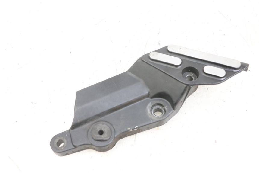 photo de SUPORTE DO DESCANSO DE PÉ DIANTEIRO ESQUERDO TRIUMPH SPEED TRIPLE T301 900 (1994 - 1996) - Ampliação técnica