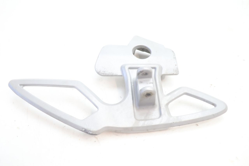 photo de PLACA DO DESCANSO DE PÉ DIANTEIRO ESQUERDO CAN-AM SPYDER RS 1000 (2008 - 2012) - Detalhe da peça