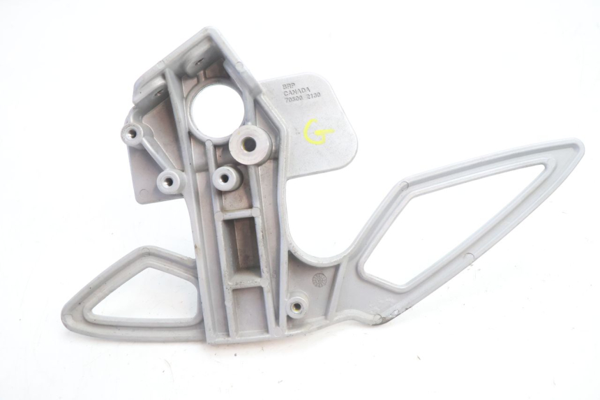 photo de PLACA DO DESCANSO DE PÉ DIANTEIRO ESQUERDO CAN-AM SPYDER RS 1000 (2008 - 2012) - Estado da superfície