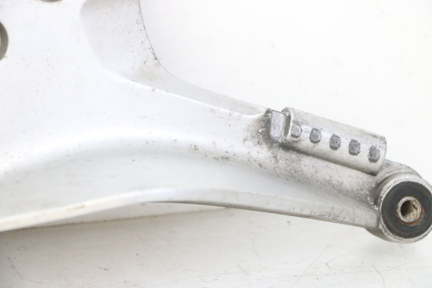 photo de SUPORTE DO DESCANSO DE PÉ DIANTEIRO ESQUERDO HONDA ST PAN EUROPEAN 1300 (2002 - 2013) - Detalhes característicos