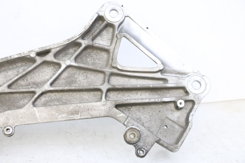 photo de SUPORTE DO DESCANSO DE PÉ DIANTEIRO ESQUERDO HONDA ST PAN EUROPEAN 1300 (2002 - 2013) - Vista geral