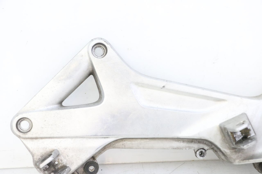 photo de SUPORTE DO DESCANSO DE PÉ DIANTEIRO ESQUERDO HONDA ST PAN EUROPEAN 1300 (2002 - 2013) - Estado da superfície