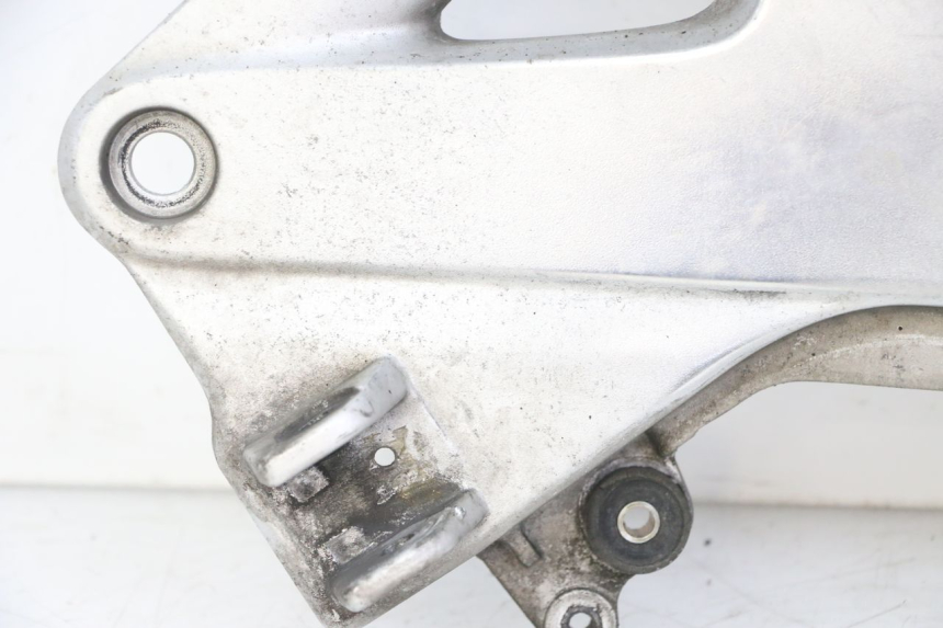 photo de SUPORTE DO DESCANSO DE PÉ DIANTEIRO ESQUERDO HONDA ST PAN EUROPEAN 1300 (2002 - 2013) - Peça verificada