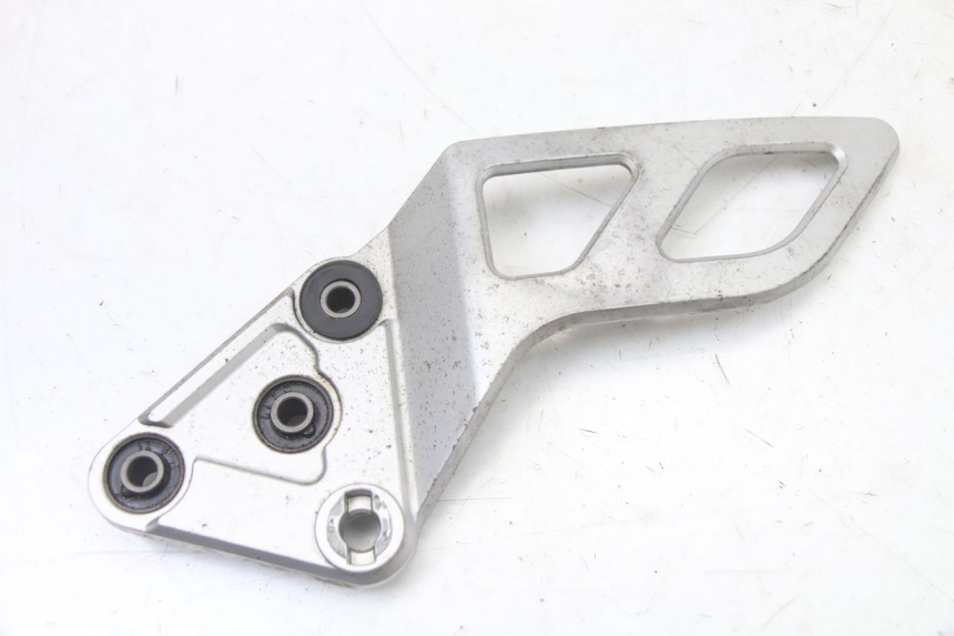 photo de SUPORTE DO DESCANSO DE PÉ DIANTEIRO ESQUERDO SUZUKI GSX F GSXF 650 (2007 - 2015) - Vista principal