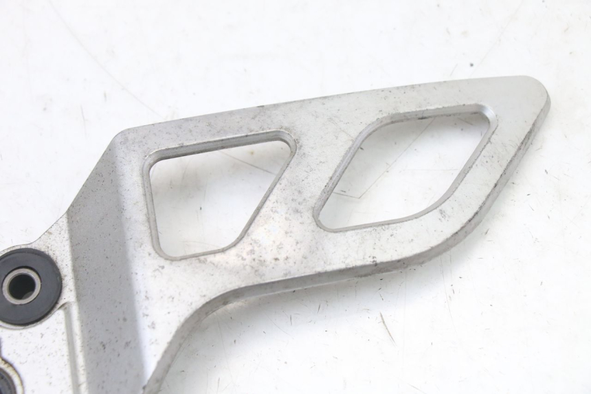 photo de SUPORTE DO DESCANSO DE PÉ DIANTEIRO ESQUERDO SUZUKI GSX F GSXF 650 (2007 - 2015) - Zoom do estado de desgaste