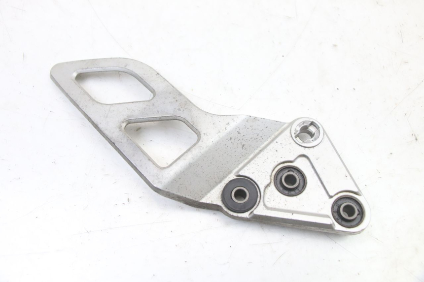 photo de SUPORTE DO DESCANSO DE PÉ DIANTEIRO ESQUERDO SUZUKI GSX F GSXF 650 (2007 - 2015) - Outro ângulo de visão