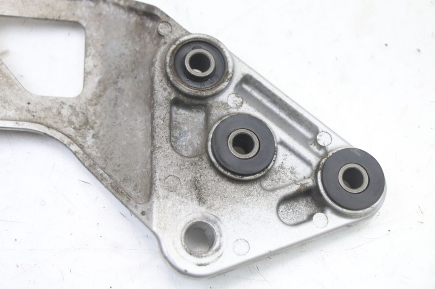 photo de SUPORTE DO DESCANSO DE PÉ DIANTEIRO ESQUERDO SUZUKI GSX F GSXF 650 (2007 - 2015) - Pontos de fixação