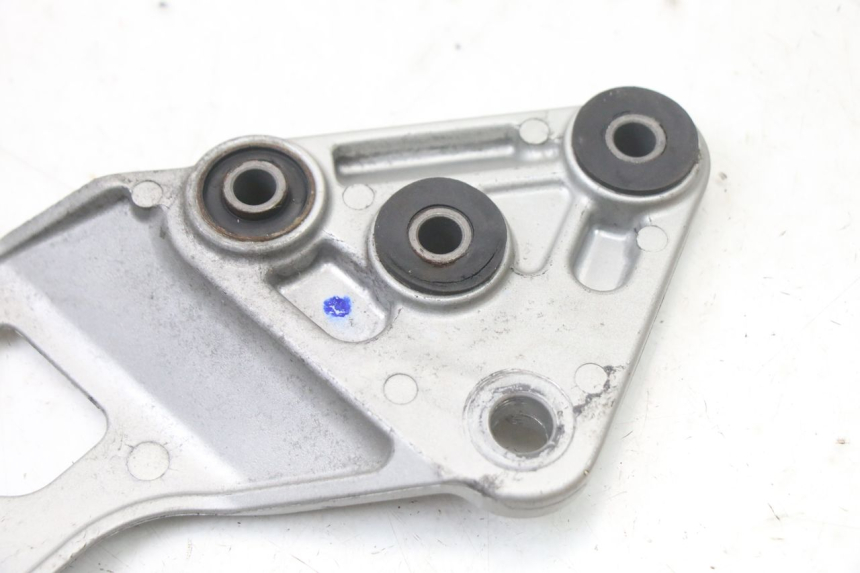 photo de SUPORTE DO DESCANSO DE PÉ DIANTEIRO ESQUERDO SUZUKI GSX F GSXF 650 (2007 - 2015) - Pontos de fixação