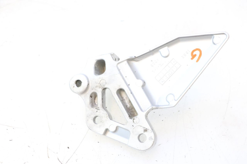 photo de SUPORTE DO DESCANSO DE PÉ DIANTEIRO ESQUERDO SUZUKI SV S 650 (2003 - 2009) - Zoom do estado de desgaste