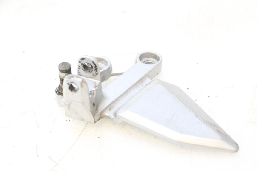 photo de SUPORTE DO DESCANSO DE PÉ DIANTEIRO ESQUERDO SUZUKI SV S 650 (2003 - 2009) - Outro ângulo de visão