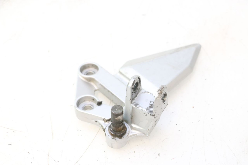 photo de SUPORTE DO DESCANSO DE PÉ DIANTEIRO ESQUERDO SUZUKI SV S 650 (2003 - 2009) - Ampliação técnica