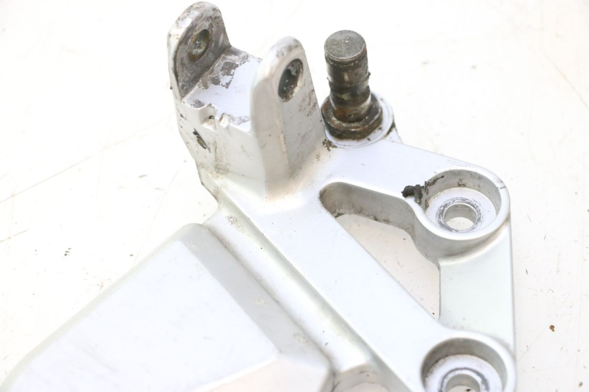photo de SUPORTE DO DESCANSO DE PÉ DIANTEIRO ESQUERDO SUZUKI SV S 650 (2003 - 2009) - Pontos de fixação
