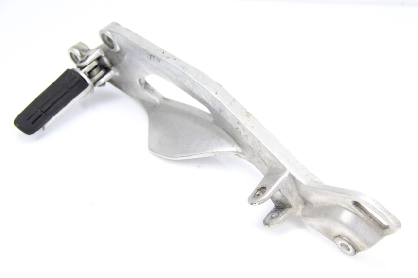 photo de SUPORTE DO DESCANSO DE PÉ DIANTEIRO ESQUERDO YAMAHA TDM ABS 900 (2002 - 2014) - Detalhe da peça