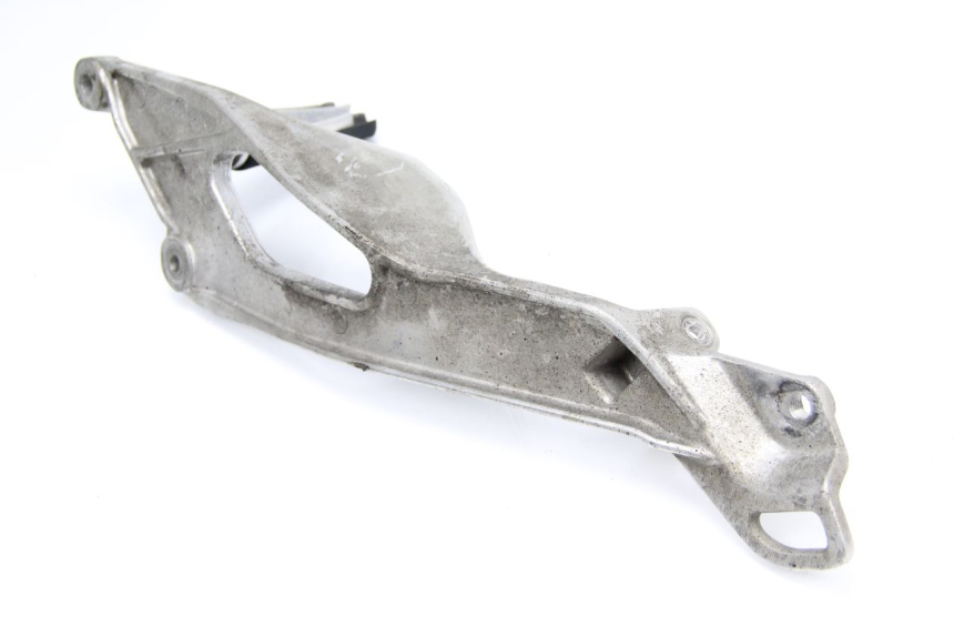 photo de SUPORTE DO DESCANSO DE PÉ DIANTEIRO ESQUERDO YAMAHA TDM ABS 900 (2002 - 2014) - Outro ângulo de visão
