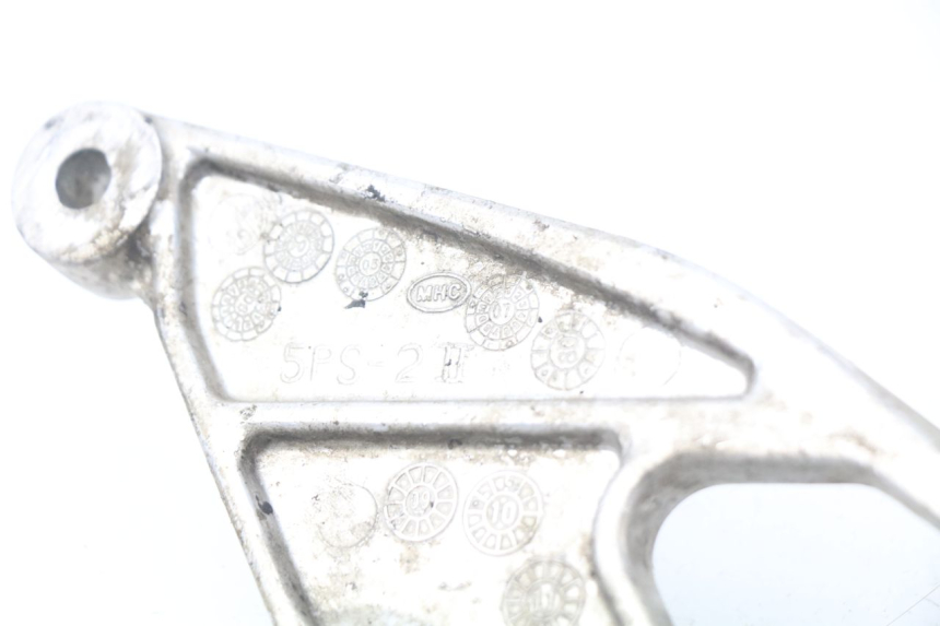 photo de SUPORTE DO DESCANSO DE PÉ DIANTEIRO ESQUERDO YAMAHA TDM ABS 900 (2002 - 2014) - Detalhe da peça