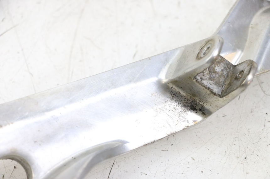 photo de SUPORTE DO DESCANSO DE PÉ DIANTEIRO ESQUERDO YAMAHA TDM ABS 900 (2002 - 2014) - Detalhe da peça