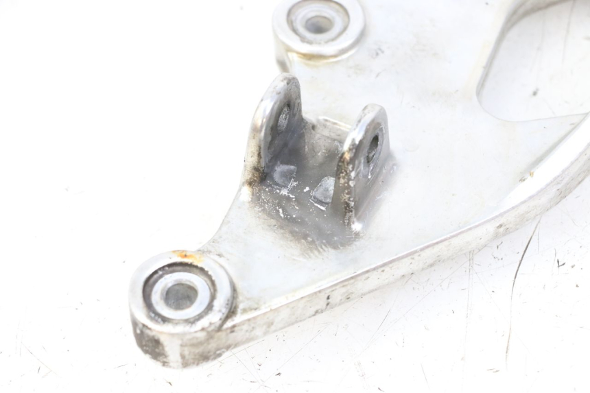 photo de SUPORTE DO DESCANSO DE PÉ DIANTEIRO ESQUERDO YAMAHA TDM ABS 900 (2002 - 2014) - Peça verificada