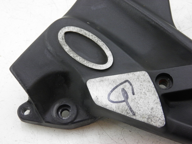 photo de SUPORTE DO DESCANSO DE PÉ DIANTEIRO ESQUERDO TRIUMPH TROPHY 1200 (1996 - 2003) - Detalhe da peça