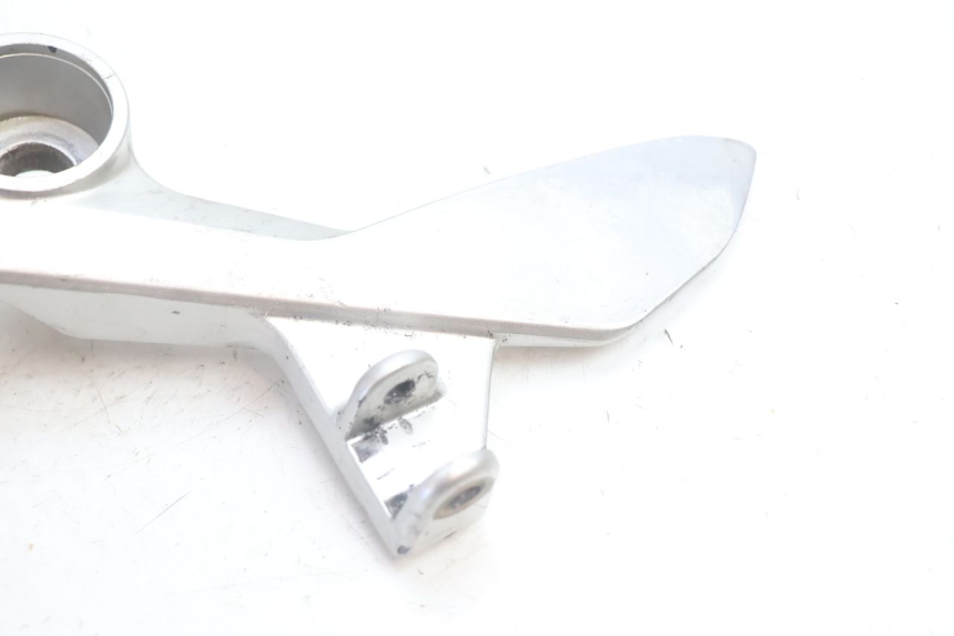 photo de SUPORTE DO DESCANSO DE PÉ DIANTEIRO ESQUERDO HONDA VFR FI RC46 800 (1998 - 2001) - Outro ângulo de visão