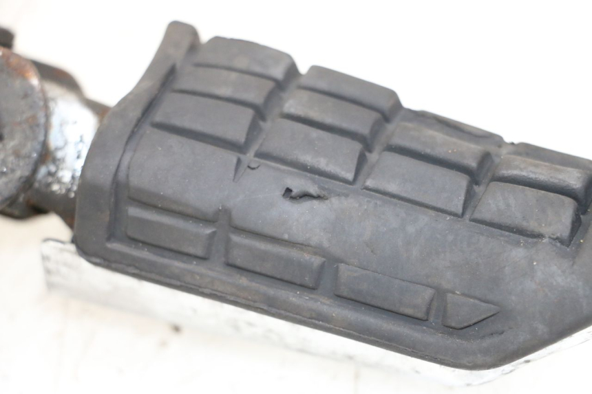 photo de SUPORTE DO DESCANSO DE PÉ DIANTEIRO ESQUERDO YAMAHA XJ F 900 (1983 - 1994) - Detalhe da peça