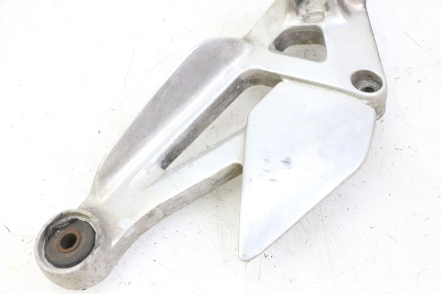 photo de SUPORTE DO DESCANSO DE PÉ DIANTEIRO ESQUERDO YAMAHA XJN DIVERSION 600 (2000 - 2003) - Estado da superfície
