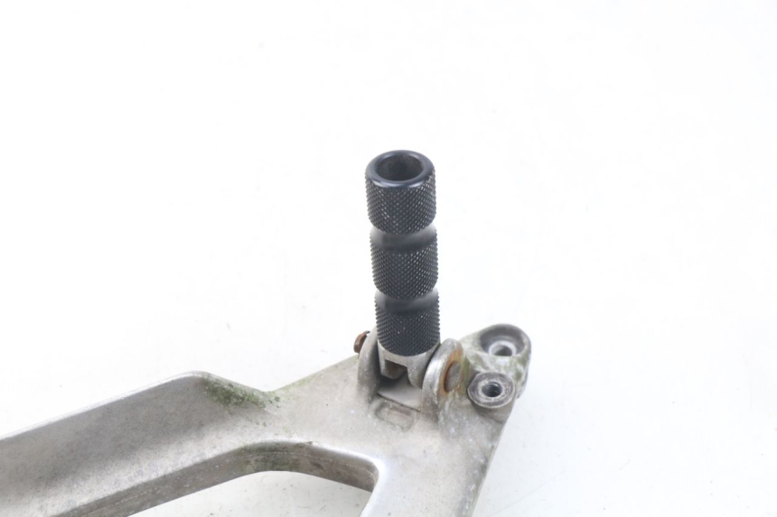 photo de SUPORTE DO DESCANSO DE PÉ DIANTEIRO ESQUERDO YAMAHA XJN XJ N DIVERSION 600 (1994 - 1997) - Detalhe da peça