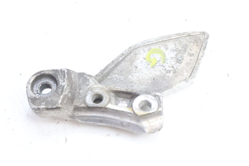 photo de SUPORTE DO DESCANSO DE PÉ DIANTEIRO ESQUERDO YAMAHA XJR 1300 (1998 - 2002) - Outro ângulo de visão