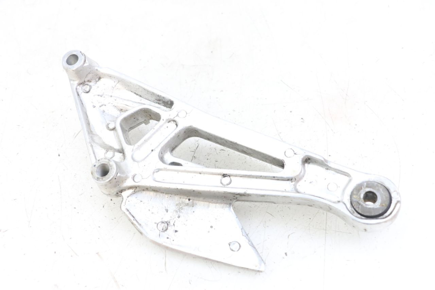 photo de SUPORTE DO DESCANSO DE PÉ DIANTEIRO ESQUERDO YAMAHA XJS DIVERSION 600 (1997 - 1999) - Detalhe da peça