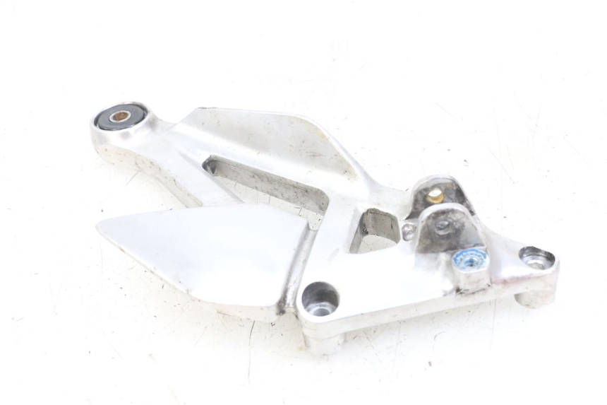 photo de SUPORTE DO DESCANSO DE PÉ DIANTEIRO ESQUERDO YAMAHA XJS DIVERSION 600 (1997 - 1999) - Ampliação técnica
