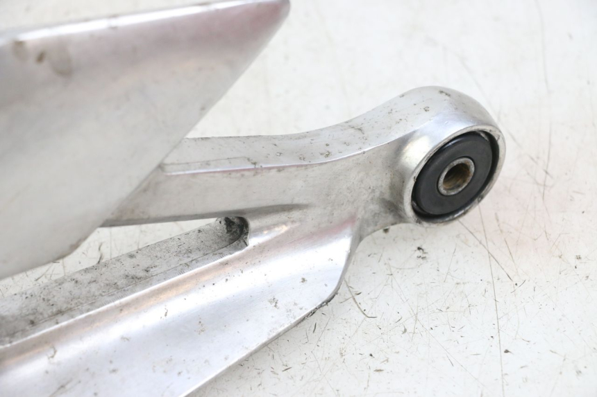 photo de SUPORTE DO DESCANSO DE PÉ DIANTEIRO ESQUERDO YAMAHA XJS DIVERSION 600 (1997 - 1999) - Pontos de fixação