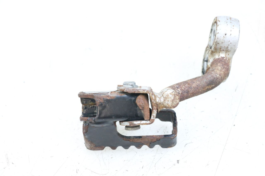 photo de SUPORTE DO DESCANSO DE PÉ DIANTEIRO ESQUERDO HYOSUNG XRX 125 (2000 - 2008) - Detalhe da peça