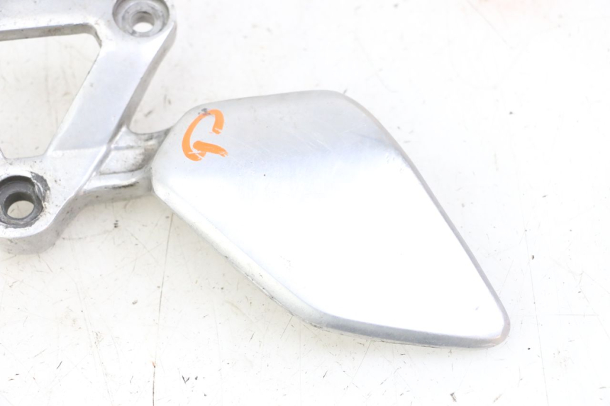 photo de SUPORTE DO DESCANSO DE PÉ DIANTEIRO ESQUERDO YAMAHA FZS FAZER 600 (2001 - 2003) - Detalhe da peça