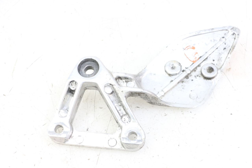 photo de SUPORTE DO DESCANSO DE PÉ DIANTEIRO ESQUERDO YAMAHA FZS FAZER 600 (2001 - 2003) - Outro ângulo de visão