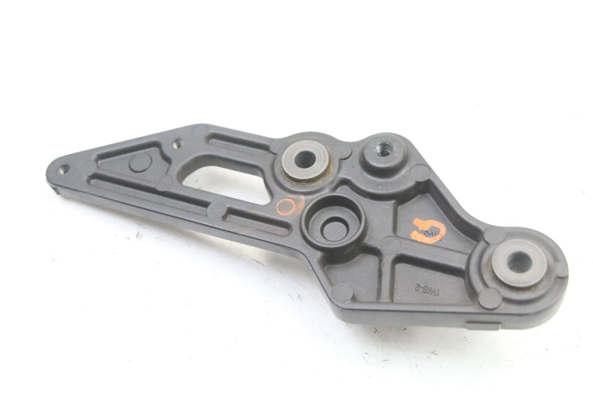photo de SUPORTE DO DESCANSO DE PÉ DIANTEIRO ESQUERDO YAMAHA TRACER 7 700 (2020 - 2024) - Outro ângulo de visão