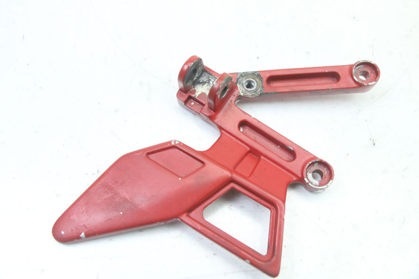 photo de SUPORTE DO DESCANSO DE PÉ DIANTEIRO ESQUERDO YAMAHA TZR 50 (2008 - 2016) - Outro ângulo de visão