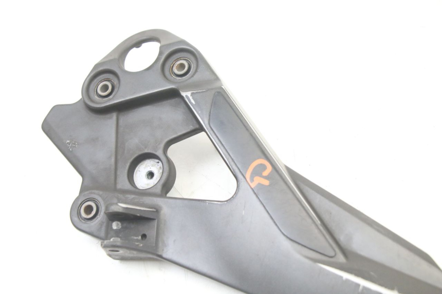 photo de SUPORTE DO DESCANSO DE PÉ DIANTEIRO ESQUERDO YAMAHA XJ6 600 (2008 - 2016) - Detalhe da peça