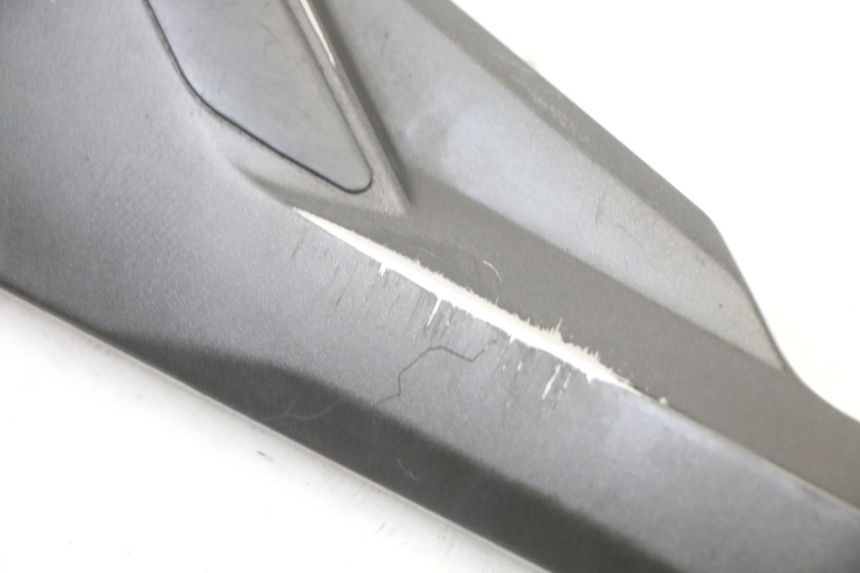 photo de SUPORTE DO DESCANSO DE PÉ DIANTEIRO ESQUERDO YAMAHA XJ6 600 (2008 - 2016) - Outro ângulo de visão
