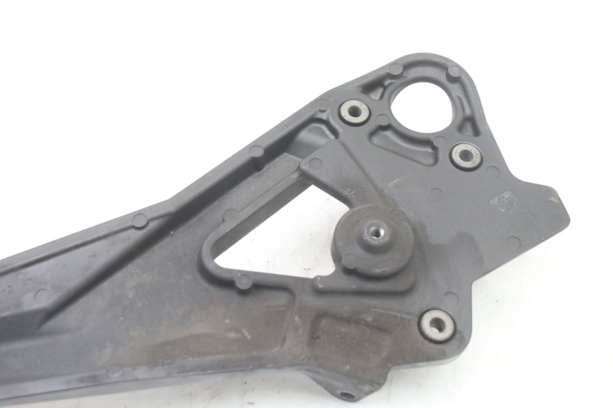 photo de SUPORTE DO DESCANSO DE PÉ DIANTEIRO ESQUERDO YAMAHA XJ6 600 (2008 - 2016) - Estado da superfície